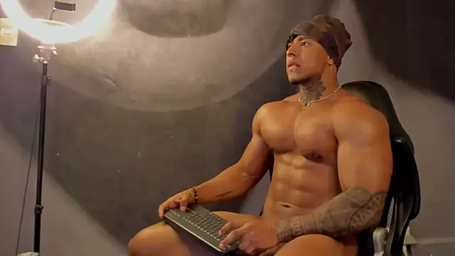 Snapshot of bradley_smith chatting on March 16, 2025, 12:55 pm bradley smith online show from March 16, 2025, 12:55 pm