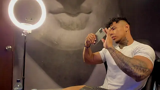 Snapshot of bradley_smith chatting on March 18, 2025, 2:47 am bradley smith online show from March 18, 2025, 2:47 am