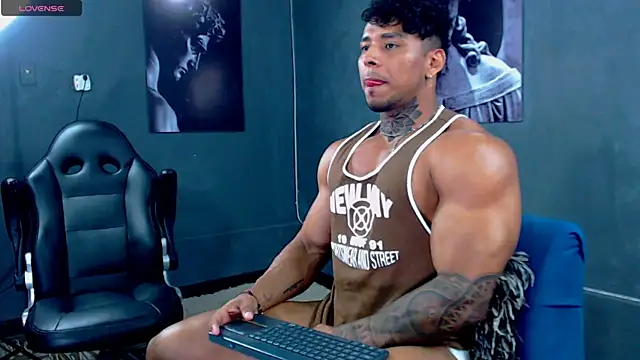 Snapshot of bradley_smith chatting on October 3, 2025, 9:23 pm bradley smith online show from October 3, 2025, 9:23 pm