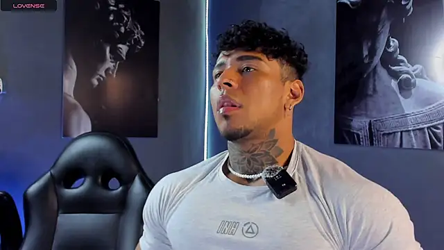 Snapshot of bradley_smith chatting on October 8, 2025, 3:37 am bradley smith online show from October 8, 2025, 3:37 am