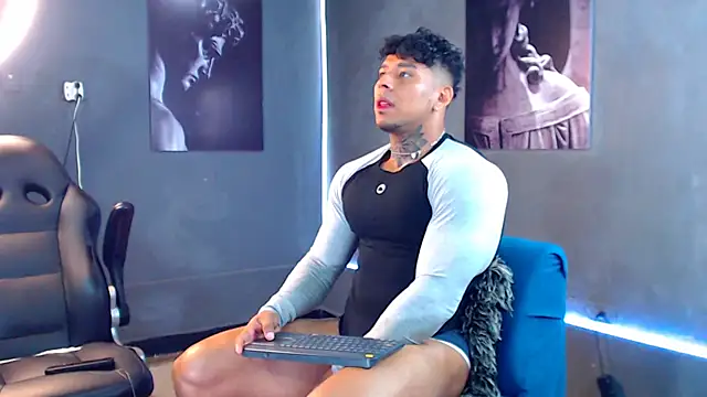 Snapshot of bradley_smith chatting on October 13, 2025, 7:30 am bradley smith online show from October 13, 2025, 7:30 am