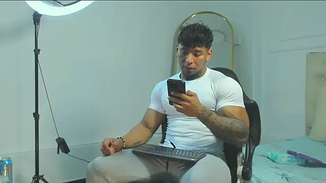 Snapshot of bradley_smith chatting on October 19, 2025, 2:07 pm bradley smith online show from October 19, 2025, 2:07 pm