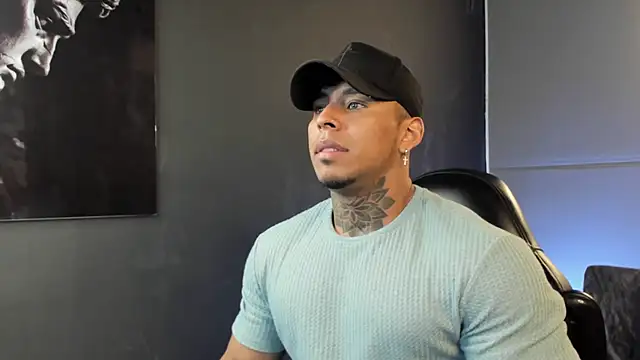 Snapshot of bradley_smith chatting on November 7, 2025, 12:32 am bradley smith online show from November 7, 2025, 12:32 am