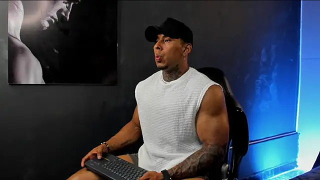 Snapshot of bradley_smith chatting on November 23, 2025, 9:36 pm bradley smith online show from November 23, 2025, 9:36 pm