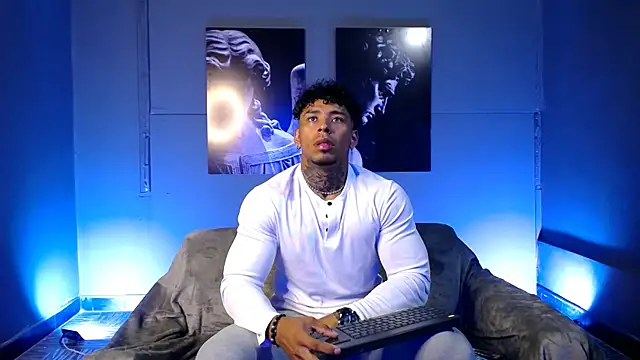 Snapshot of bradley_smith chatting on November 30, 2025, 6:34 pm bradley smith online show from November 30, 2025, 6:34 pm