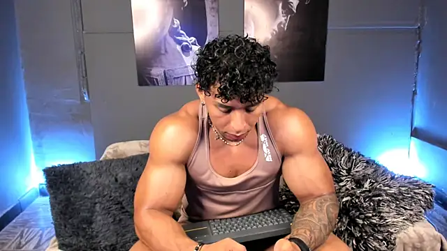 Snapshot of bradley_smith chatting on December 4, 2025, 5:39 am bradley smith online show from December 4, 2025, 5:39 am