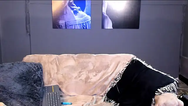 Snapshot of bradley_smith chatting on December 14, 2025, 8:20 am bradley smith online show from December 14, 2025, 8:20 am