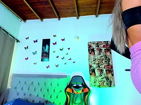 Snapshot of Ambarhilton chatting on December 4, 2025, 5:32 pm Ambarhilton online show from December 4, 2025, 5:32 pm