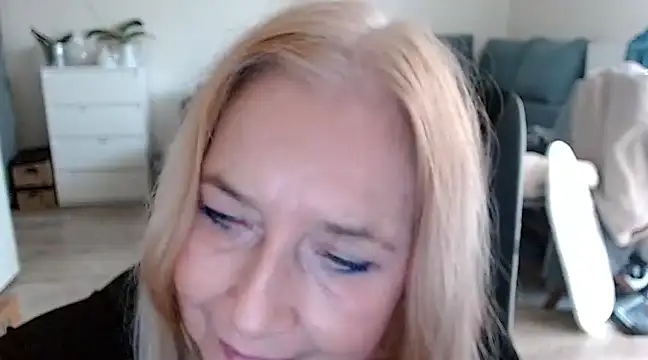 Snapshot of sofia_xkiss chatting on December 18, 2024, 11:24 am sofia xkiss online show from December 18, 2024, 11:24 am