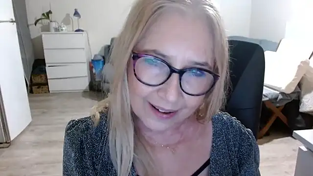 Snapshot of sofia_xkiss chatting on February 12, 2025, 6:19 pm sofia xkiss online show from February 12, 2025, 6:19 pm