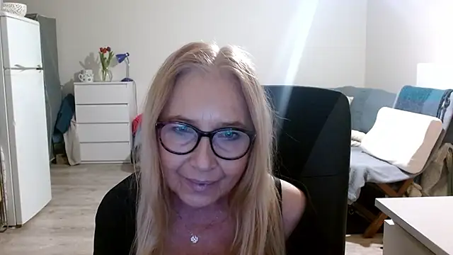 Snapshot of sofia_xkiss chatting on March 9, 2025, 6:11 pm sofia xkiss online show from March 9, 2025, 6:11 pm