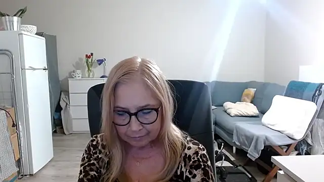 Snapshot of sofia_xkiss chatting on March 11, 2025, 7:48 am sofia xkiss online show from March 11, 2025, 7:48 am