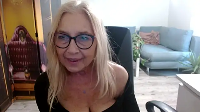 sofia xkiss online show from October 29, 2025, 2:52 pm