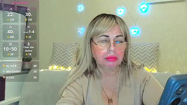 Snapshot of SusieNoreen chatting on January 21, 2025, 12:04 am SusieNoreen online show from January 21, 2025, 12:04 am
