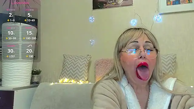 Snapshot of SusieNoreen chatting on January 22, 2025, 11:23 am SusieNoreen online show from January 22, 2025, 11:23 am