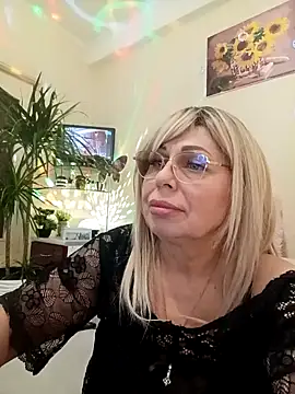 Snapshot of SusieNoreen chatting on February 28, 2025, 10:52 am SusieNoreen online show from February 28, 2025, 10:52 am