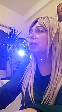 Snapshot of SusieNoreen chatting on March 3, 2025, 8:38 am SusieNoreen online show from March 3, 2025, 8:38 am