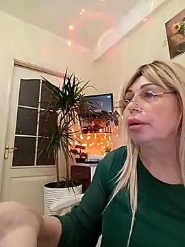 Snapshot of SusieNoreen chatting on March 3, 2025, 11:44 am SusieNoreen online show from March 3, 2025, 11:44 am