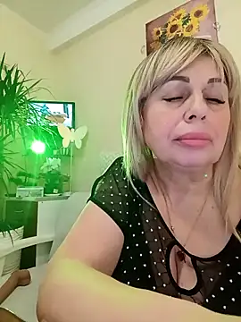 Snapshot of SusieNoreen chatting on March 9, 2025, 9:02 am SusieNoreen online show from March 9, 2025, 9:02 am