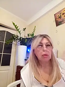 Snapshot of SusieNoreen chatting on September 27, 2025, 11:21 pm SusieNoreen online show from September 27, 2025, 11:21 pm
