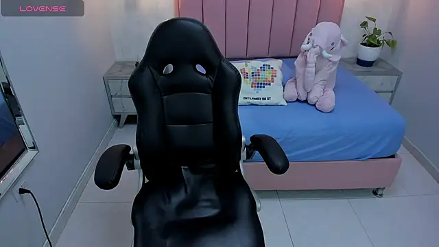 Snapshot of MAILYLOVE1 chatting on February 11, 2025, 12:58 pm MAILYLOVE1 online show from February 11, 2025, 12:58 pm