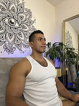 Snapshot of aaroncolombia chatting on October 27, 2025, 11:58 am aaroncolombia online show from October 27, 2025, 11:58 am