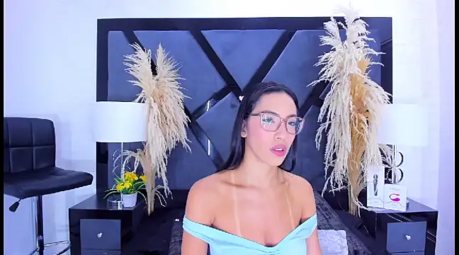 KylieWhite online show from January 15, 2025, 5:08 am