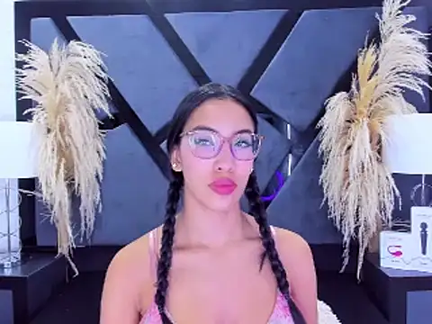 KylieWhite online show from February 21, 2025, 1:00 pm