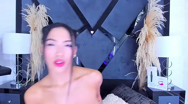 KylieWhite online show from February 23, 2025, 12:27 pm