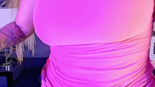 KylieWhite online show from November 6, 2025, 8:15 am