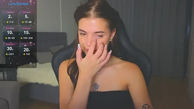 adrianawow1 online show from September 22, 2025, 8:11 pm