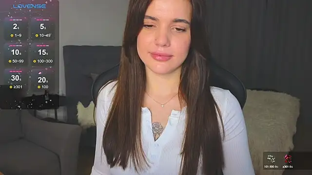 adrianawow1 online show from October 7, 2025, 10:07 pm