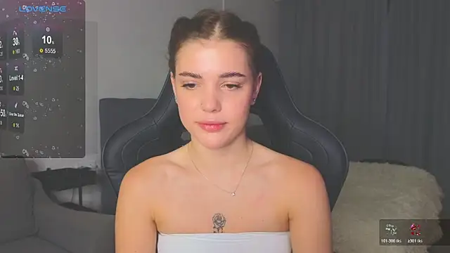 adrianawow1 online show from October 19, 2025, 2:12 am