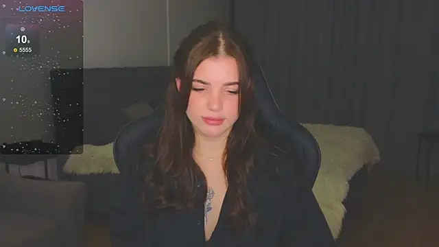 adrianawow1 online show from November 6, 2025, 2:45 am