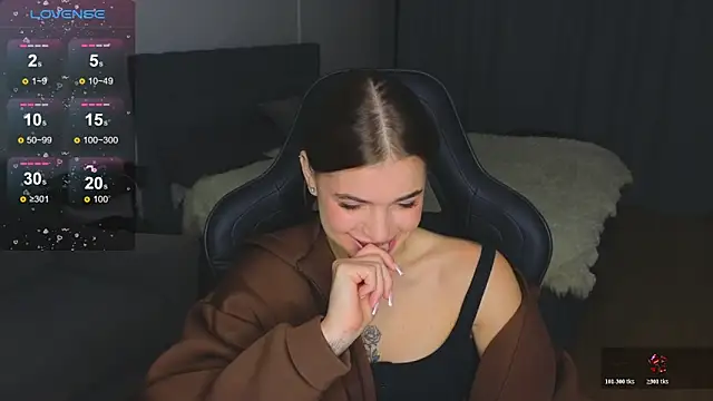 adrianawow1 online show from November 28, 2025, 2:47 am