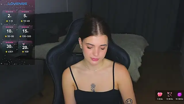 adrianawow1 online show from November 28, 2025, 5:04 pm