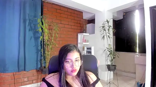 TEE DIRTY SQUIRT online show from November 19, 2025, 4:40 pm