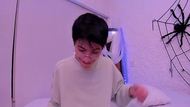 alexandersawyer online show from October 15, 2025, 4:12 am