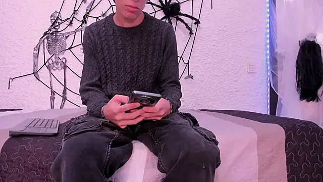 alexandersawyer online show from October 21, 2025, 4:35 am