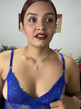 Snapshot of Melanyprada chatting on October 10, 2025, 3:27 am Melanyprada online show from October 10, 2025, 3:27 am