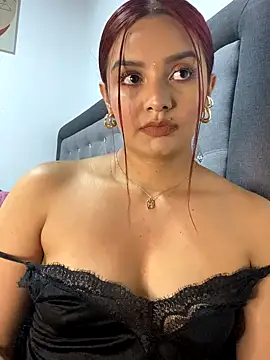 Snapshot of Melanyprada chatting on October 13, 2025, 1:49 am Melanyprada online show from October 13, 2025, 1:49 am