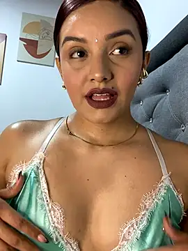 Snapshot of Melanyprada chatting on November 16, 2025, 4:29 am Melanyprada online show from November 16, 2025, 4:29 am