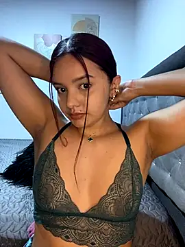 Snapshot of Melanyprada chatting on December 14, 2025, 9:25 am Melanyprada online show from December 14, 2025, 9:25 am