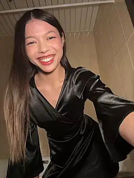 Snapshot of DesiredHoney chatting on December 8, 2024, 6:39 pm DesiredHoney online show from December 8, 2024, 6:39 pm