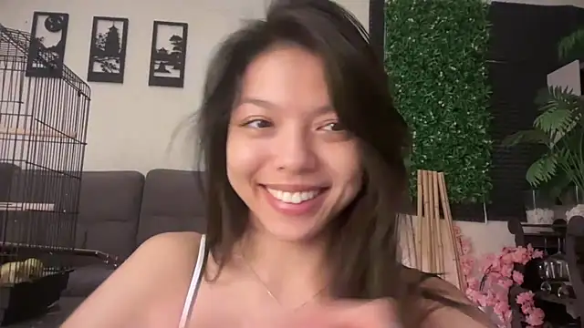 Snapshot of DesiredHoney chatting on September 10, 2025, 5:46 pm DesiredHoney online show from September 10, 2025, 5:46 pm