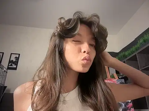 Snapshot of DesiredHoney chatting on September 27, 2025, 5:51 pm DesiredHoney online show from September 27, 2025, 5:51 pm