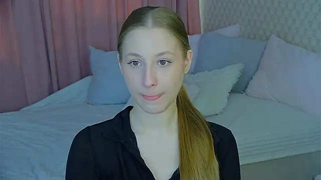 BritneyCruze online show from March 10, 2025, 8:04 am