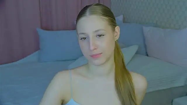 BritneyCruze online show from March 13, 2025, 8:48 am