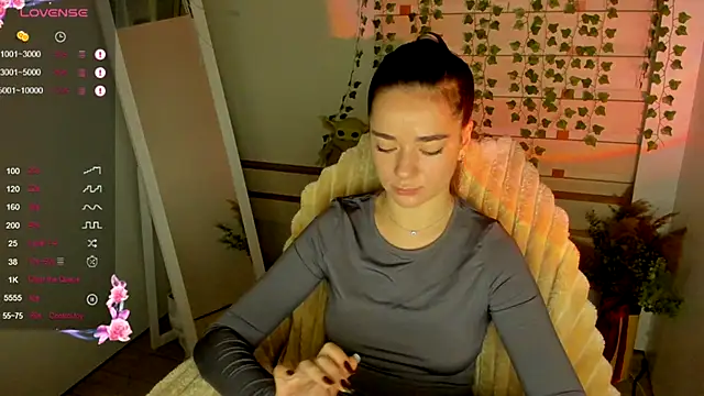 Snapshot of Bella_XO chatting on September 19, 2025, 6:48 am Bella XO online show from September 19, 2025, 6:48 am