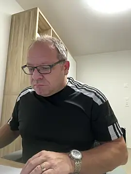 coupleLatinaLovers online show from October 27, 2025, 5:44 am